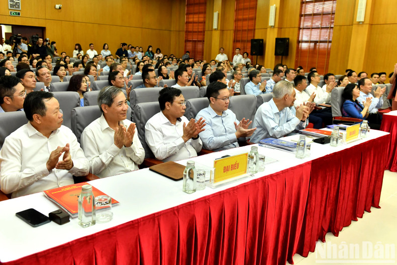 The delegates and voters attend the meeting. The delegates and voters attend the meeting.
