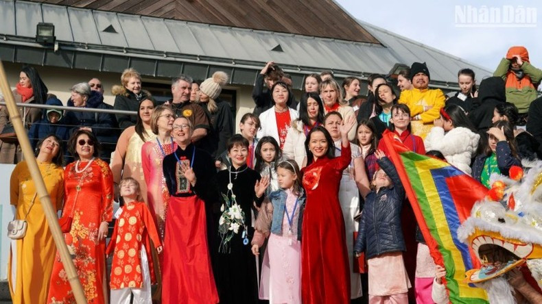 The vibrant and joyful atmosphere lasted throughout the two-day Vietnamese New Year celebration in Larmor-Plage.