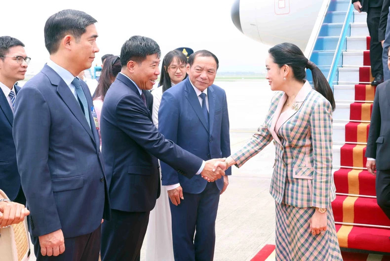 The welcome ceremony for Prime Minister Paetongtarn Shinawatra is held at Noi Bai International Airport in Ha Noi. The welcome ceremony for Prime Minister Paetongtarn Shinawatra is held at Noi Bai International Airport in Ha Noi.