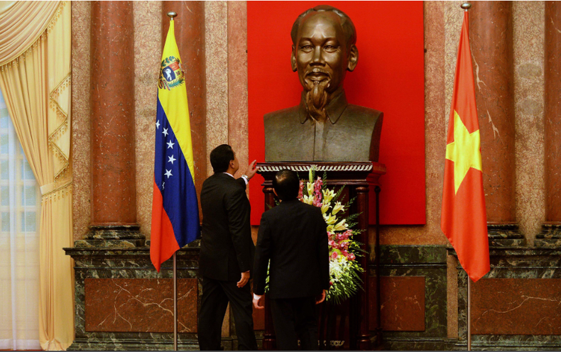 President Nicolás Maduro met with former Vietnamese President Truong Tan Sang during his visit to Viet Nam in 2015 (Photo courtesy of the Vietnamese Embassy in Venezuela)