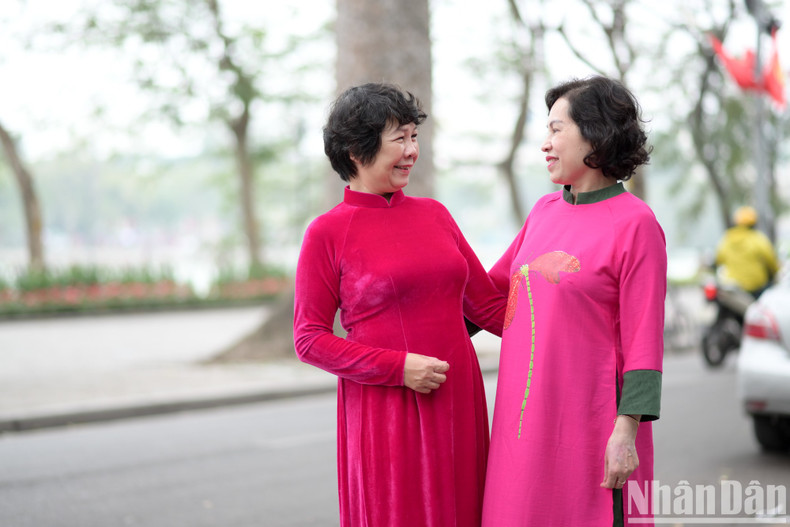 Nhan Dan Newspaper’s female staff contribute to affirming and honouring the value of Ao Dai as well as the beauty of Vietnamese women.