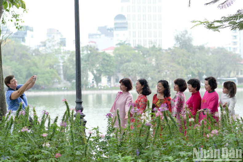 Ao Dai always captures the attention of many visitors.