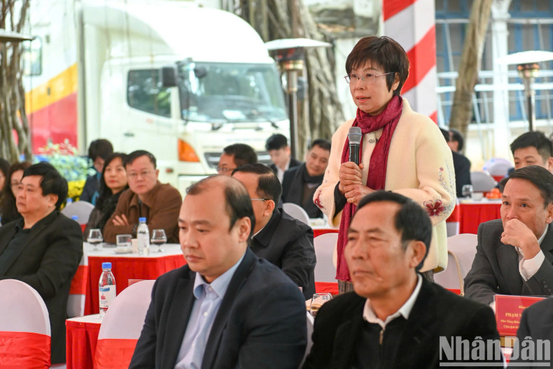 General Director of Vietnam News Agency Vu Viet Trang speaks at the conference.