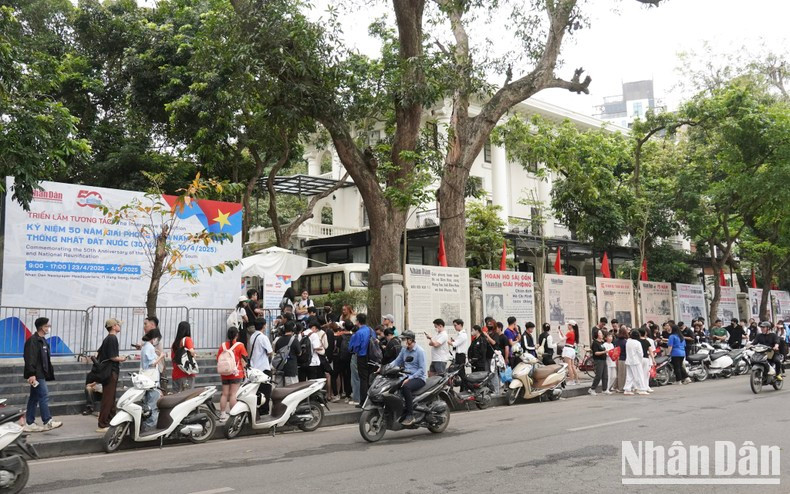 The interactive exhibition attracts a large number of visitors.