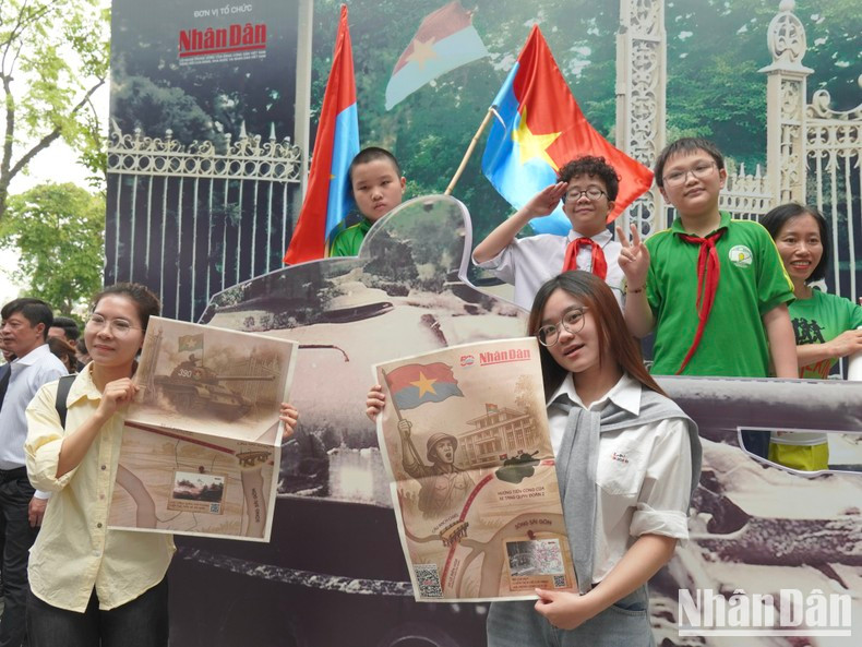 The special edition, rich with valuable documents, helps young people deepen their patriotism.