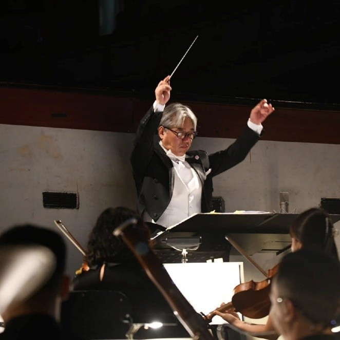 Honna Tetsuji is the conductor of the Vietnam Symphony Orchestra in the performance. Honna Tetsuji is the conductor of the Vietnam Symphony Orchestra in the performance.