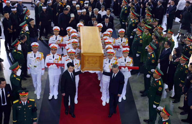 Party and State leaders transfer the coffin of former President Tran Duc Luong. (Photo: VNA) Party and State leaders transfer the coffin of former President Tran Duc Luong. (Photo: VNA)