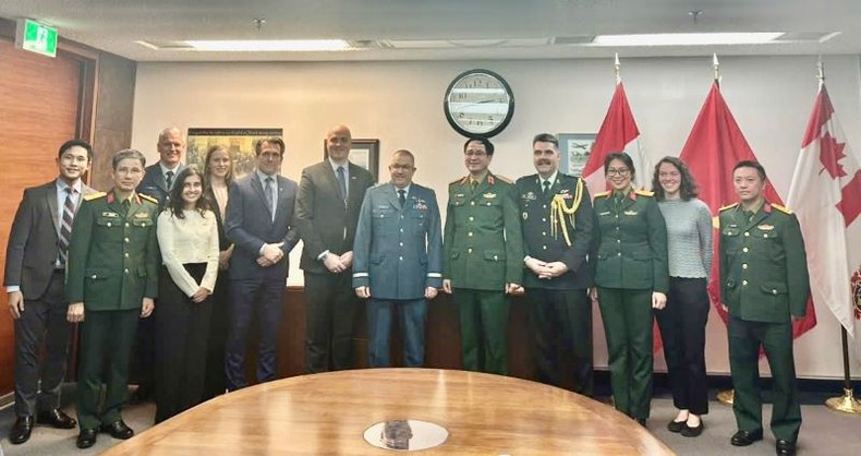 Members of the delegation of the Vietnam Peacekeeping Department pose for a photo with representatives of Canada's Department of National Defence. (Photo courtesy of Vietnam Peacekeeping Department)