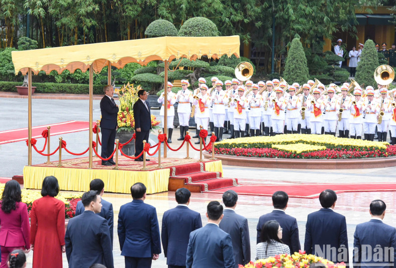 At the welcome ceremony for the Kyrgyz PM on March 6. (Photo: NDO)