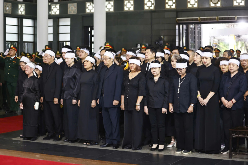 Family members of former President Tran Duc Luong at the memorial service. (Photo: VNA) Family members of former President Tran Duc Luong at the memorial service. (Photo: VNA)