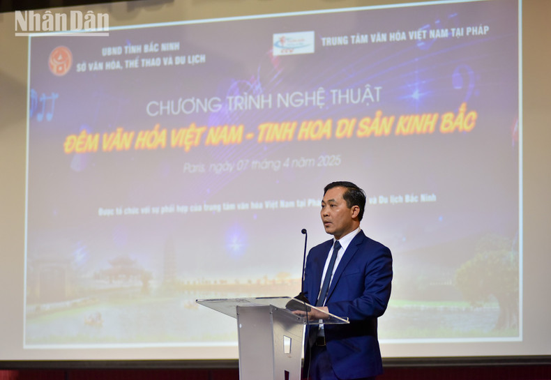 Speaking at the opening ceremony, Director of Bac Ninh Provincial Department of Culture, Sports, and Tourism Trinh Huu Hung emphasised that Bac Ninh is an ancient land that is rich in historical and cultural traditions and home to a treasure trove of unique cultural heritages that embody the essence of Vietnamese identity, most notably the Quan Ho folk songs and the traditional craft of Dong Ho folk painting. Speaking at the opening ceremony, Director of Bac Ninh Provincial Department of Culture, Sports, and Tourism Trinh Huu Hung emphasised that Bac Ninh is an ancient land that is rich in historical and cultural traditions and home to a treasure trove of unique cultural heritages that embody the essence of Vietnamese identity, most notably the Quan Ho folk songs and the traditional craft of Dong Ho folk painting.