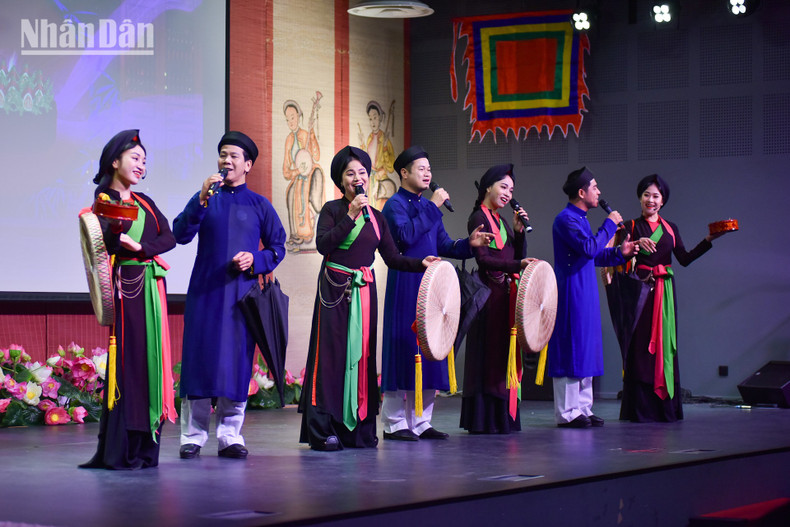 The art programme opens with tender Quan Ho folk melodies from Bac Ninh, which are widely regarded as a distinctive and unique art form—representative of Vietnam's and the world's traditional folk performance styles. The art programme opens with tender Quan Ho folk melodies from Bac Ninh, which are widely regarded as a distinctive and unique art form—representative of Vietnam's and the world's traditional folk performance styles.