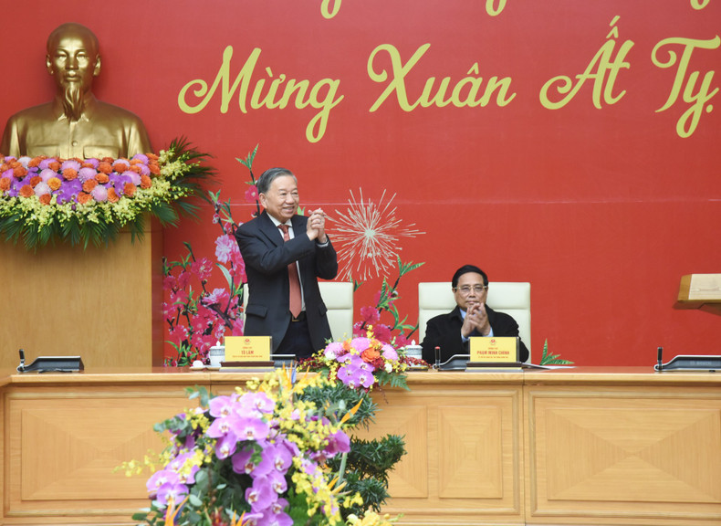 General Secretary To Lam and Prime Minister Pham Minh Chinh meet with Party and Sate leaders and former leaders.