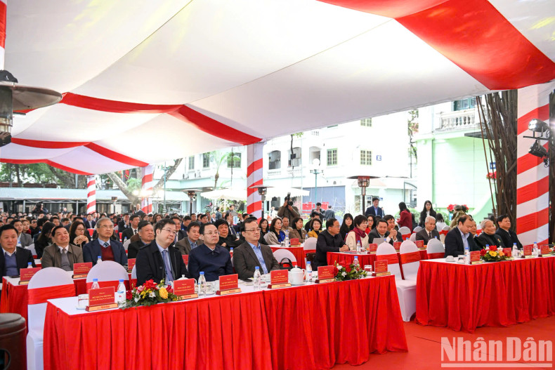 The conference also saw the presence of representatives from central and Hanoi-based press agencies, leaders of ministries, committees, mass organisations, press management bodies, and many veteran journalists.