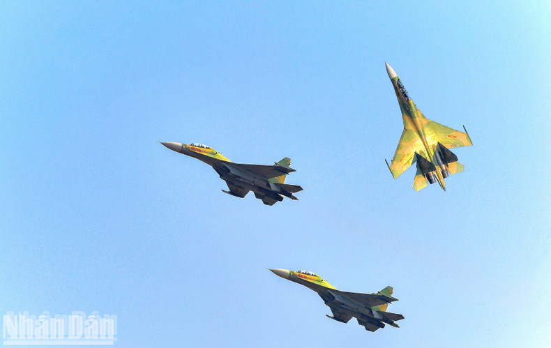 Su-30MK2 fighter jets rehearse over Bien Hoa City. Su-30MK2 fighter jets rehearse over Bien Hoa City.