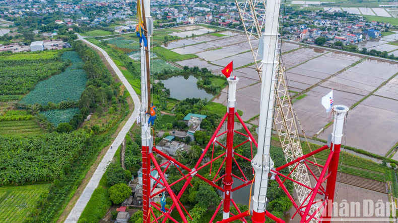 This is one of the largest-scale projects with a huge amount of work in the history of Vietnam's power sector. (Photo: THANH DAT)