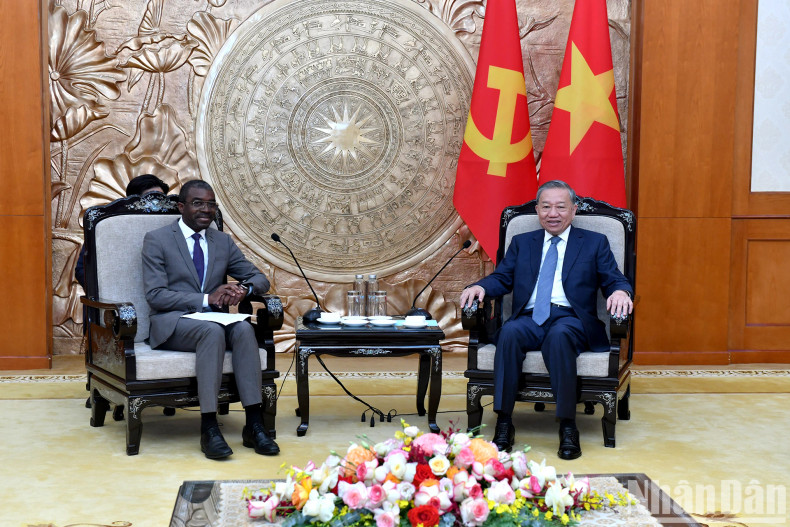 Party General Secretary To Lam receives Lazare Eloundou Assomo, Director of the UNESCO World Heritage Centre.