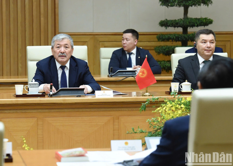 Prime Minister of Kyrgyzstan Adylbek Kasymaliev delivers a speech at the talks.