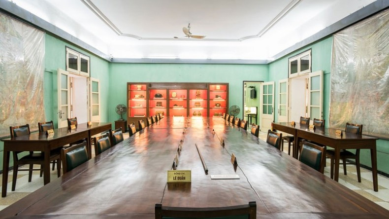 The meeting room at House D67 is meticulously preserved in its original condition. The meeting room at House D67 is meticulously preserved in its original condition.