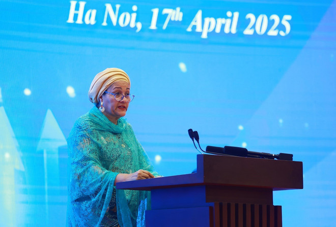 UN Deputy Secretary-General Amina J. Mohammed speaks at the dialogue. (Photo: VNA)