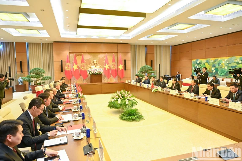 The meeting between National Assembly Chairman Tran Thanh Man and Prime Minister of Kyrgyzstan Adylbek Kasymaliev in Hanoi on March 6. (Photo: NDO) The meeting between National Assembly Chairman Tran Thanh Man and Prime Minister of Kyrgyzstan Adylbek Kasymaliev in Hanoi on March 6. (Photo: NDO)