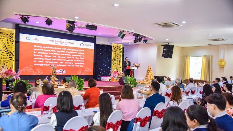 Assoc. Prof. Dr Huynh Quoc Thang, Vice President of the Ho Chi Minh City Tourism Association, speaks at the conference.