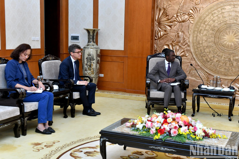 Director Lazare Eloundou Assomo and members of the UNESCO World Heritage Centre during the reception.