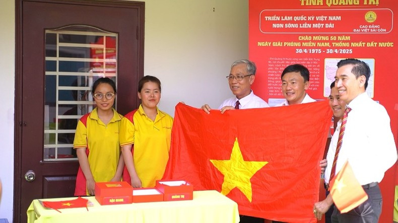 The exhibition showcases nearly 150 national flags, each telling a story of history.
