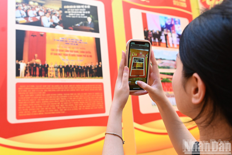 Through the exhibition, the visitors will gain a deeper understanding and pride in the glorious history of the Hanoi Party Committee, thereby fostering a greater love for the country and the beloved capital. Through the exhibition, the visitors will gain a deeper understanding and pride in the glorious history of the Hanoi Party Committee, thereby fostering a greater love for the country and the beloved capital.