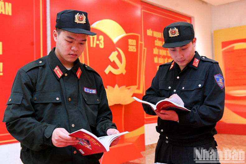 With immense pride, the capital city’s people, along with the entire nation, place their absolute trust in the leadership of the Party, embracing each coming spring with new hopes and a sense of promising prospects. With immense pride, the capital city’s people, along with the entire nation, place their absolute trust in the leadership of the Party, embracing each coming spring with new hopes and a sense of promising prospects.