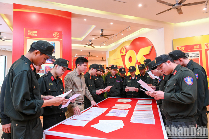 Members of the Youth Union of the Mobile Police Force learn more about history through the exhibits. Members of the Youth Union of the Mobile Police Force learn more about history through the exhibits.