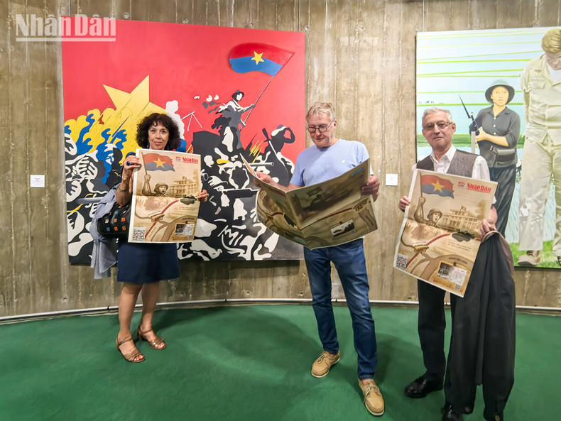 Bonhomme Gibert (centre), a representative of the General Confederation of Labour (CGT) and a long-standing friend of Viet Nam, said: “We have great admiration for President Ho Chi Minh, the revered leader of the Vietnamese people and a dear friend to generations of peace-loving French citizens. The vivid images depicting the courageous struggle of the Vietnamese people, as featured in the special supplement, bring back memories of the wholehearted support extended by French supporters during those years.”