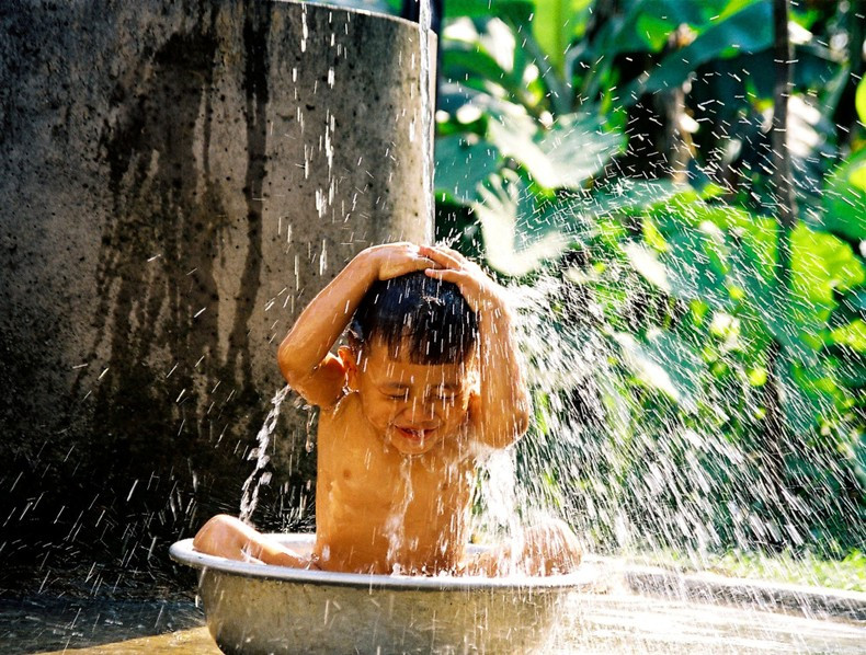 Clean water is an indispensable resource for human life. (Photo: Thanh Truc) Clean water is an indispensable resource for human life. (Photo: Thanh Truc)