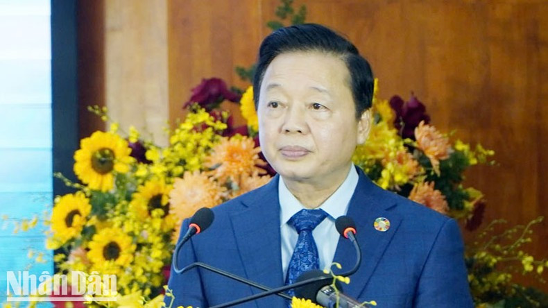 Deputy PM Tran Hong Ha delivers remarks at the event.