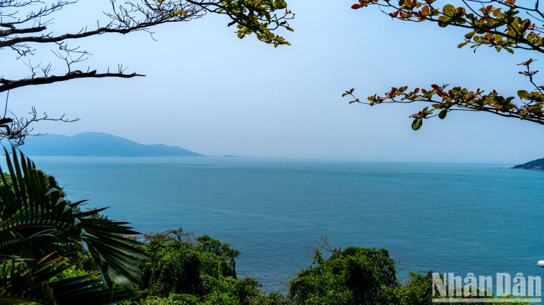 From the top of Son Cha Lighthouse, visitors can enjoy a panoramic view of Da Nang City in the distance. From the top of Son Cha Lighthouse, visitors can enjoy a panoramic view of Da Nang City in the distance.