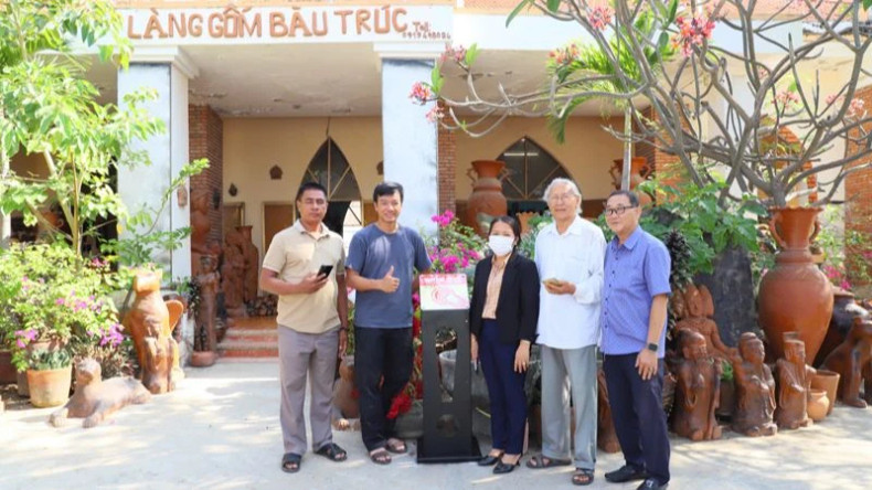 The NFC board is installed at Bau Truc Pottery Cooperative in Phuoc Dan Town, Ninh Phuoc District, Ninh Thuan Province.