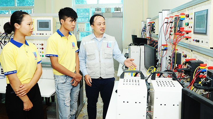 Practical training session of students at Hanoi College of Electronics and Refrigeration. (Photo: NGUYEN HAI) Practical training session of students at Hanoi College of Electronics and Refrigeration. (Photo: NGUYEN HAI)