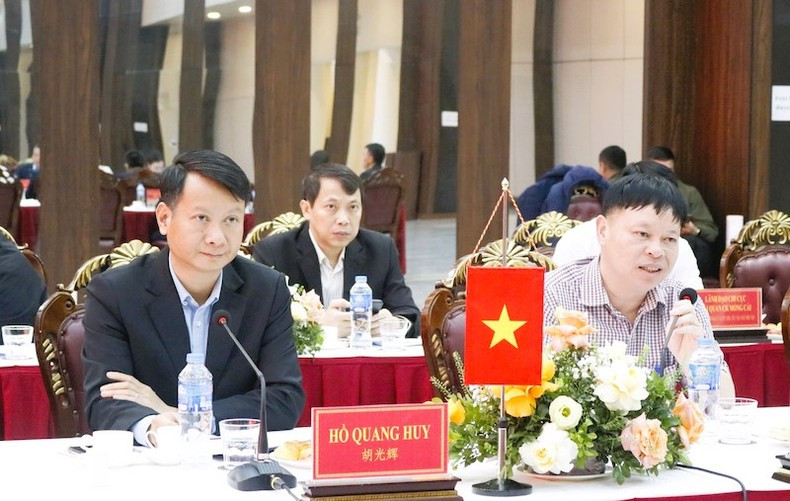 A leader of Mong Cai City speaks at the meeting. A leader of Mong Cai City speaks at the meeting.