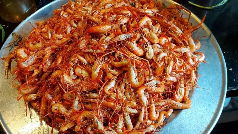 Shrimp from the hydropower reservoir – a local delicacy. Shrimp from the hydropower reservoir – a local delicacy.
