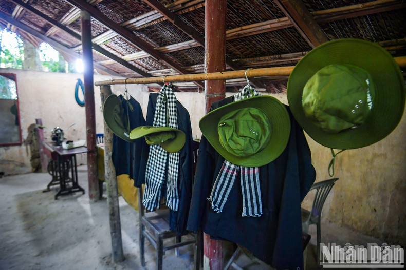 Essential wartime items such as the wide-brimmed soldier’s hat and the checkered scarf (khan ran) continue to be kept. Essential wartime items such as the wide-brimmed soldier’s hat and the checkered scarf (khan ran) continue to be kept.