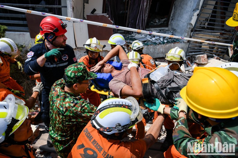 The VPA’s rescue force successfully rescued a person trapped under rubble for five days. The VPA’s rescue force successfully rescued a person trapped under rubble for five days.