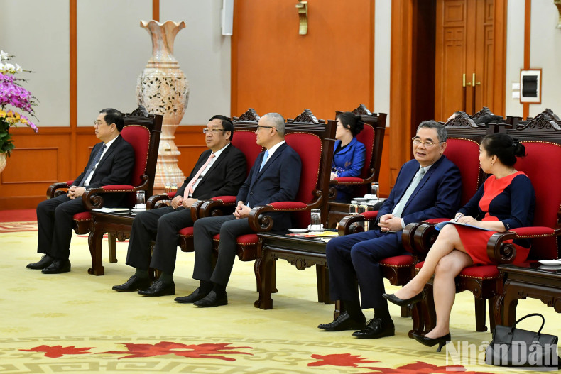 Vietnamese delegates attend the reception.