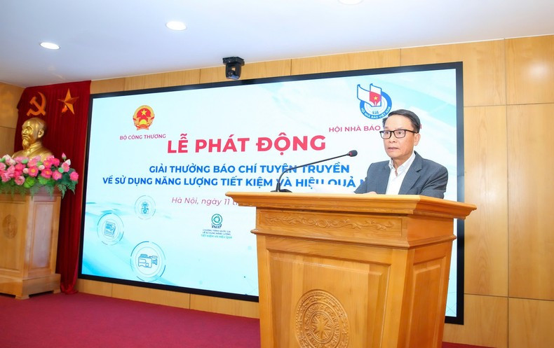 Journalist Nguyen Duc Loi, Permanent Vice Chairman of the Vietnam Journalists' Association, speaks at the launching ceremony. Journalist Nguyen Duc Loi, Permanent Vice Chairman of the Vietnam Journalists' Association, speaks at the launching ceremony.