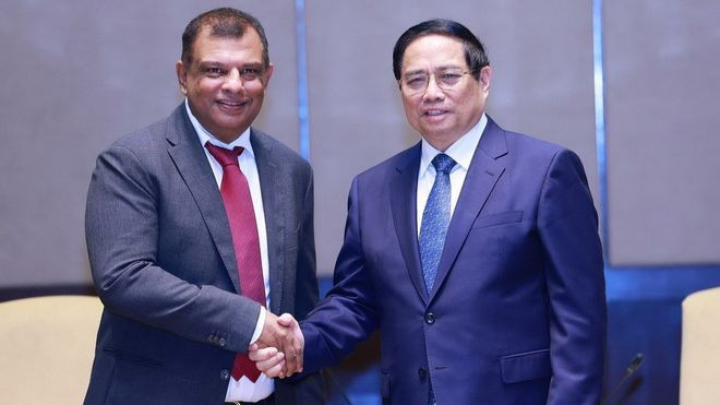 PM Pham Minh Chinh meets with Tony Fernandes, Founder and CEO of Capital A, in Kuala Lumpur on May 25 (Photo: VNA)