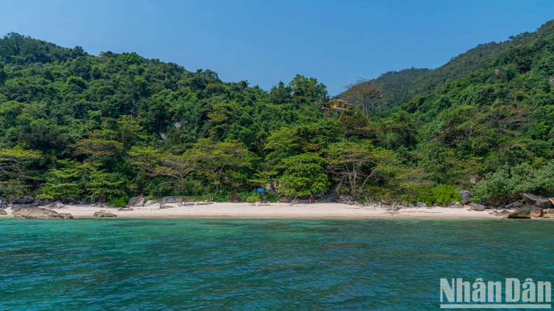 A stunning white sand beach stretches along the southern side of the island. A stunning white sand beach stretches along the southern side of the island.