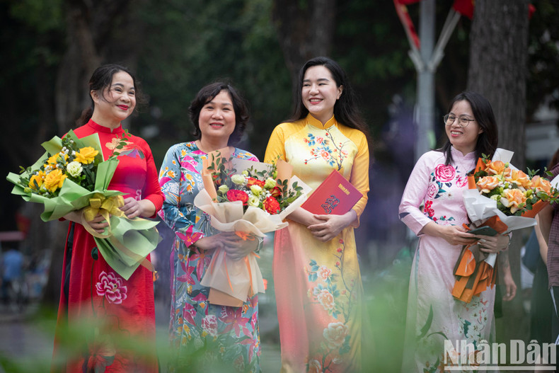 The Ao Dai was chosen by female staff as a substitute for their daily attire in response to "Vietnam Ao Dai Week" held from March 1 to 8, launched by the Vietnam Women's Union.
