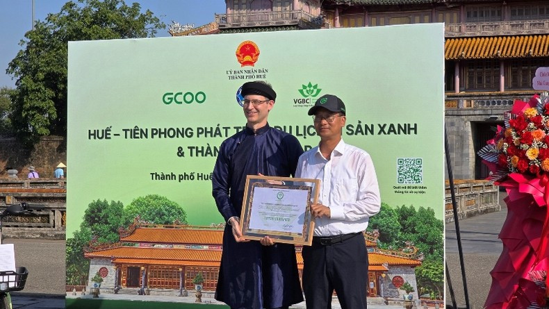 The Vietnam Green Building Council presents the LOTUS green certification to Thai Hoa Palace.