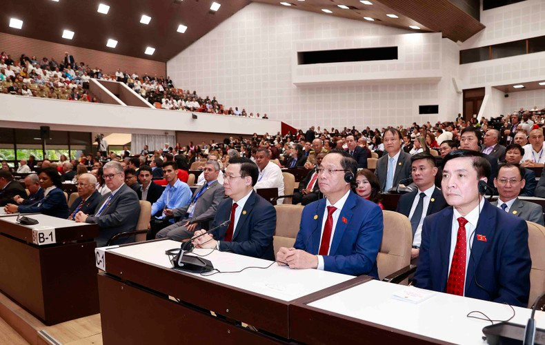 NA Chairman Vuong Dinh Hue attends the special session of the 10th Cuban National Assembly and the celebration of the 62nd anniversary of the Giron Beach Victory. (Photo: DOAN TAN) NA Chairman Vuong Dinh Hue attends the special session of the 10th Cuban National Assembly and the celebration of the 62nd anniversary of the Giron Beach Victory. (Photo: DOAN TAN)