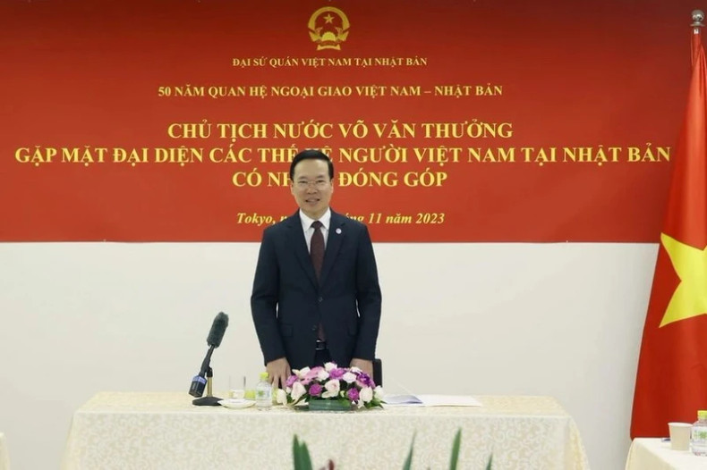 President Vo Van Thuong speaks at the meeting with scientists, intellectuals, and representatives of generations of Vietnamese people in Japan on November 27. (Photo: VNA)