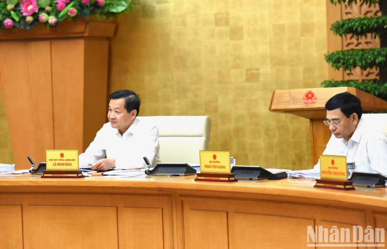 Deputy Prime Minister Le Minh Khai speaks at the conference. Deputy Prime Minister Le Minh Khai speaks at the conference.